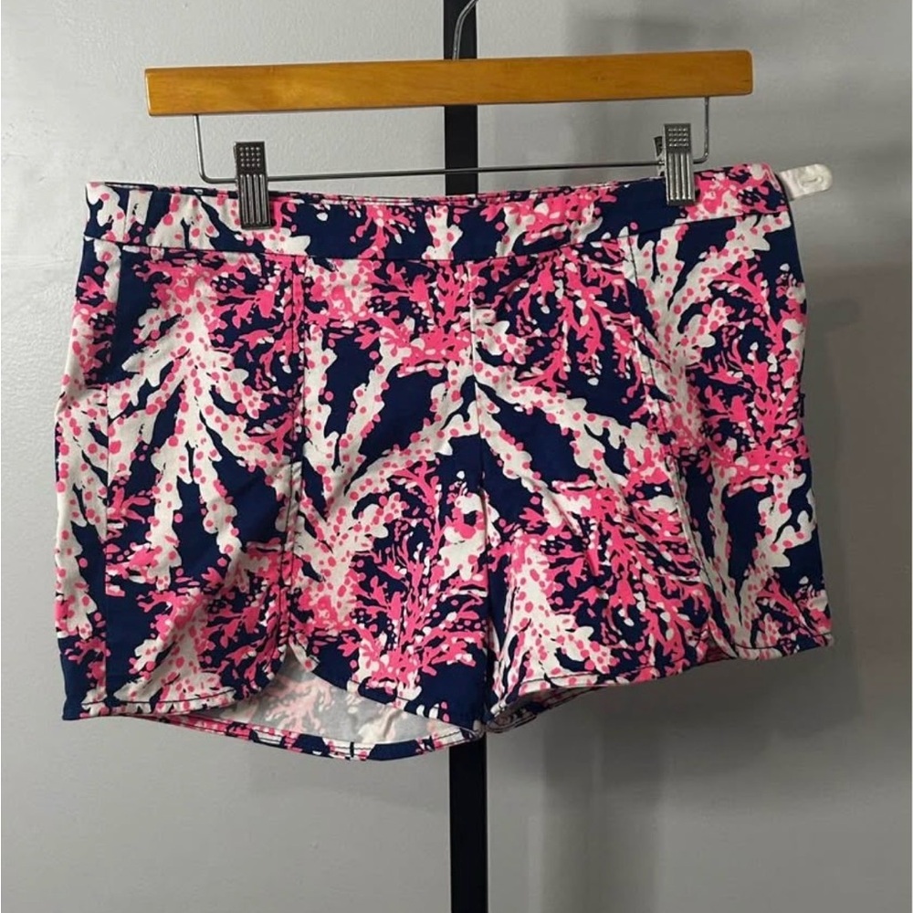 Lilly Pulitzer Navy, Pink & White Printed Scalloped shorts size 4